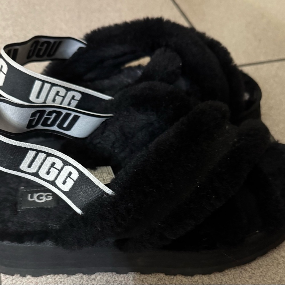 UGG Women’s Black slippers  US size 11 $100obo
